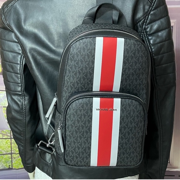 NWT Michael Kors Cooper Sling bag Backpack - Picture 8 of 8